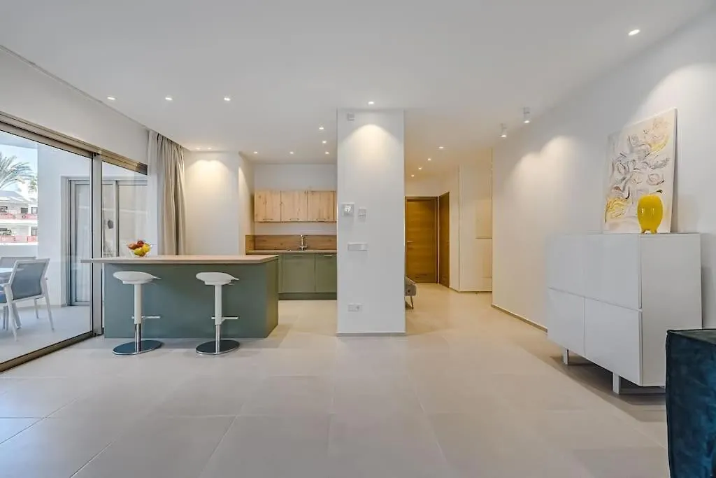 Luxury 2 Bedrooms Apartment In Palm-Mar, Tenerife  パルム・マール