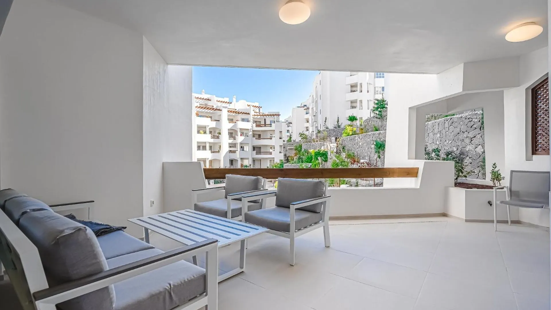 Luxury 2 Bedrooms Apartment In Palm-Mar, Tenerifeの連絡先